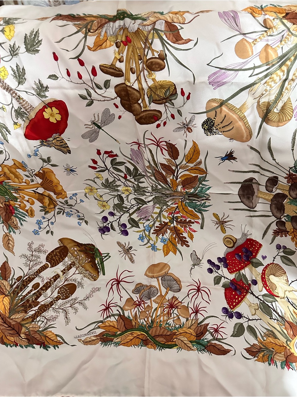 GUCCI ❤️🌟 BOTANICAL MUSHROMM & INSECT MOTIF SILK SCAEF #5513171 ⭐️